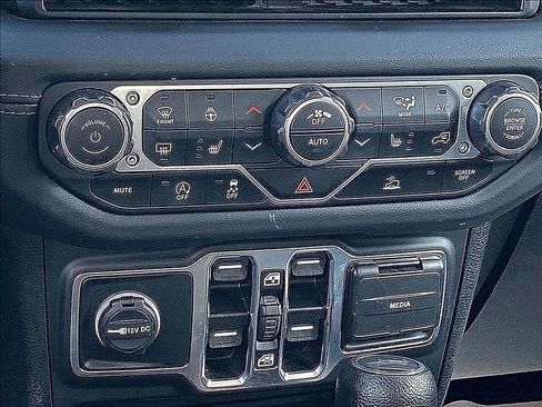 Used 2024 Jeep Wrangler Sahara image 15