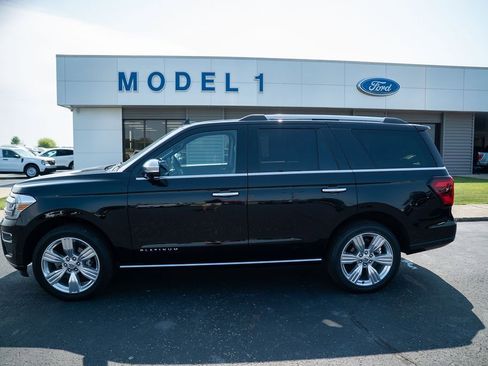 Used 2024 Ford Expedition Platinum image 3