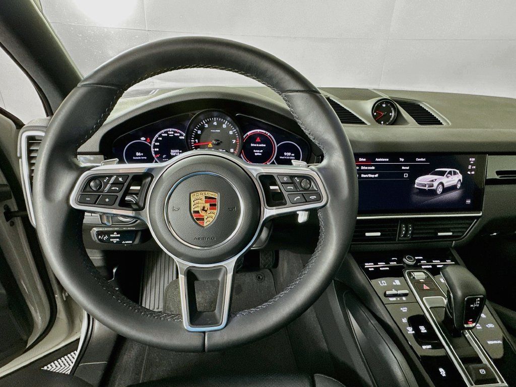Used 2023 Porsche Cayenne AWD/4WD image 11