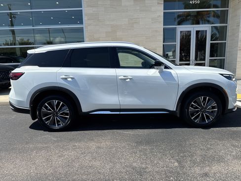 Used 2026 INFINITI QX60 Luxe w/ Cargo Package FWD image 3