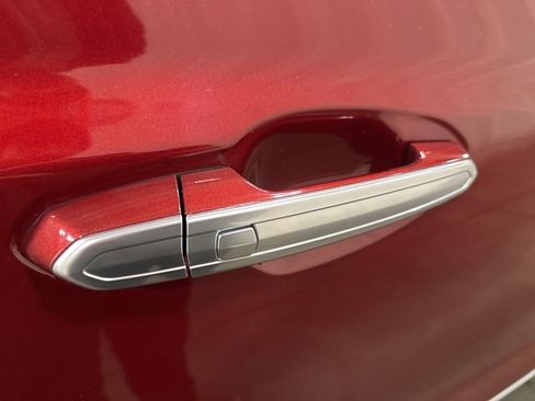 Used 2018 Cadillac XT5 Luxury w/ Driver Awareness Package image 37