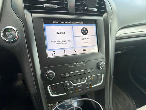 Used 2019 Ford Fusion SE w/ Equipment Group 151A FWD image 4