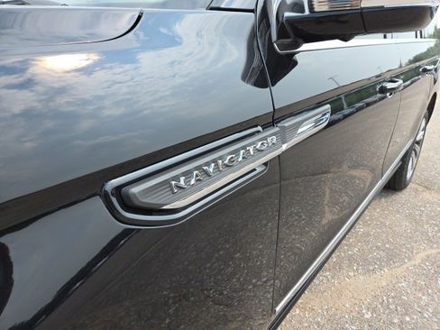 Used 2022 Lincoln Navigator L Reserve image 17