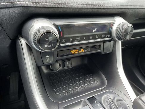 Used 2022 Toyota RAV4 XLE image 28