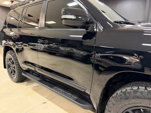 Used 2018 Toyota Land Cruiser image 18