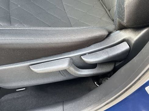 Used 2019 Nissan Kicks SV FWD image 16