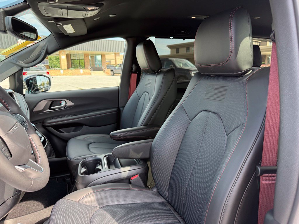 New 2027 Chrysler Pacifica Select FWD image 31