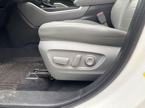 Used 2022 Toyota Highlander XLE image 10