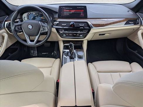 Used 2018 BMW 530i w/ Premium Package image 19