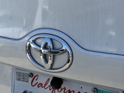 Used 2012 Toyota Camry LE FWD image 4