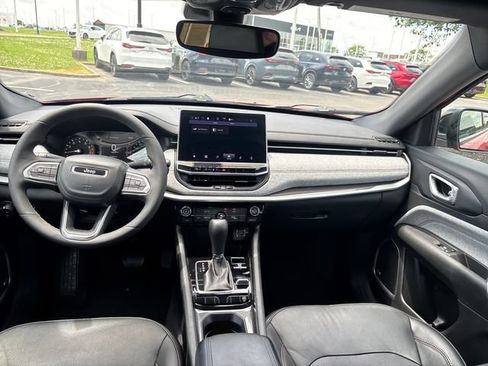 Used 2023 Jeep Compass Latitude w/ Sun and Sound Group AWD/4WD image 12