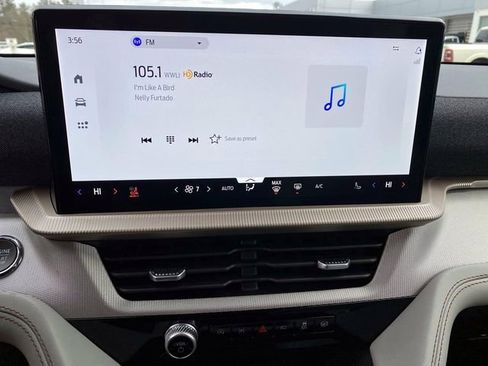 Used 2025 Ford Explorer Active w/ Active Comfort Package image 13