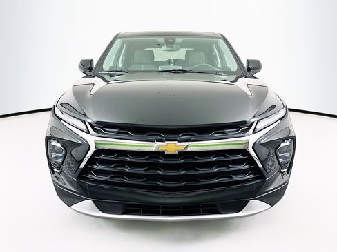 Used 2025 Chevrolet Blazer LT image 2