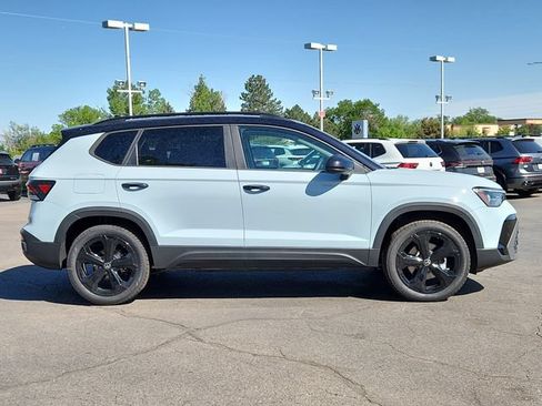 New 2026 Volkswagen Taos SE AWD/4WD image 2