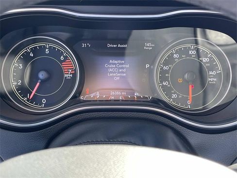 Used 2023 Jeep Cherokee Altitude Lux image 38