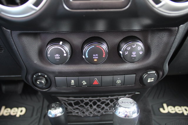 Used 2018 Jeep Wrangler Unlimited Sahara w/ Dual Top Group AWD/4WD image 25