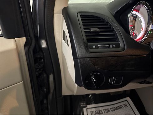 Used 2019 Dodge Grand Caravan SE w/ UConnect Hands-Free Group image 40