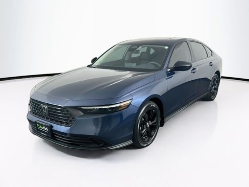 Used 2025 Honda Accord SE image 3