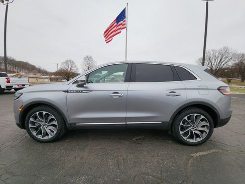 Used 2022 Lincoln Nautilus Reserve image 2