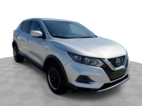 Used 2020 Nissan Rogue Sport S image 1