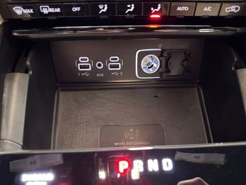 Used 2024 Jeep Grand Cherokee L Limited w/ Luxury Tech Group II image 16