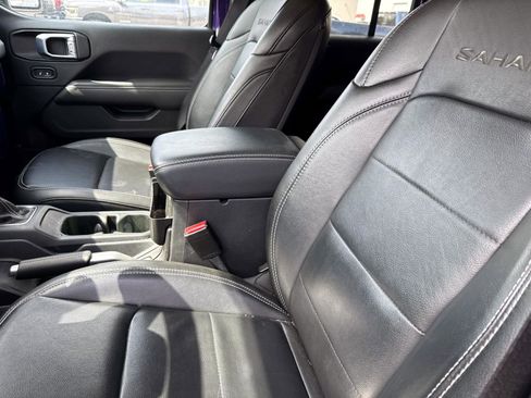 Used 2023 Jeep Wrangler Unlimited Sahara w/ Cold Weather Group image 8