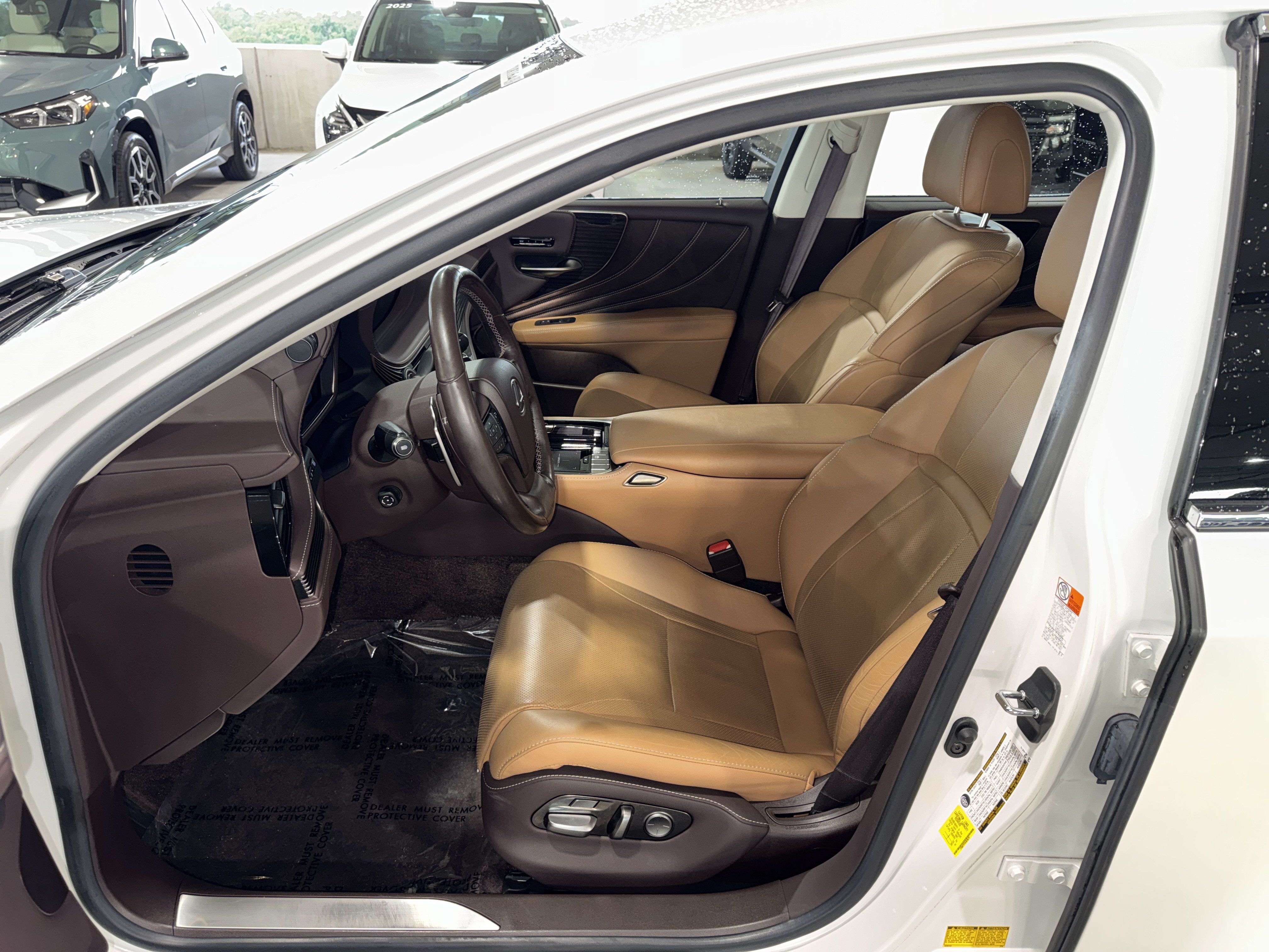 Used 2019 Lexus LS 500 w/ Accessory Package (Z2) RWD image 19