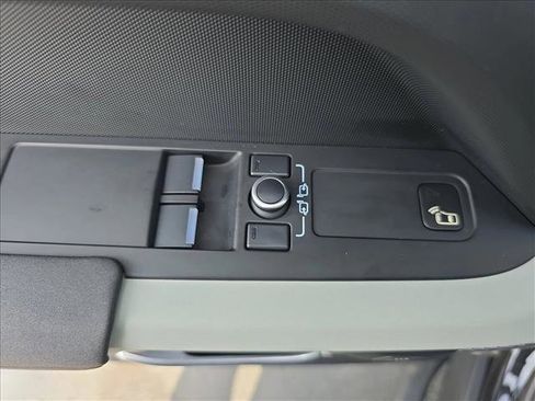 Used 2022 Land Rover Defender 90 X-Dynamic S AWD/4WD image 27