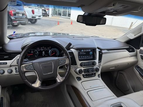 Used 2019 GMC Yukon XL Denali w/ Denali Ultimate Package image 3