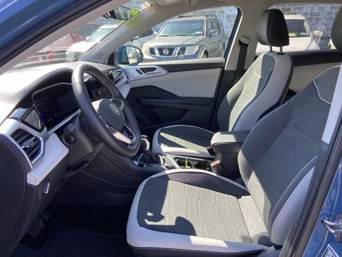 Used 2025 Volkswagen Taos SE w/ Panoramic Sunroof Package image 23