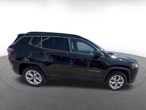Used 2025 Jeep Compass Latitude AWD/4WD image 16