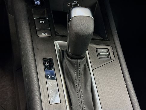 Used 2025 Nissan Kicks S image 24