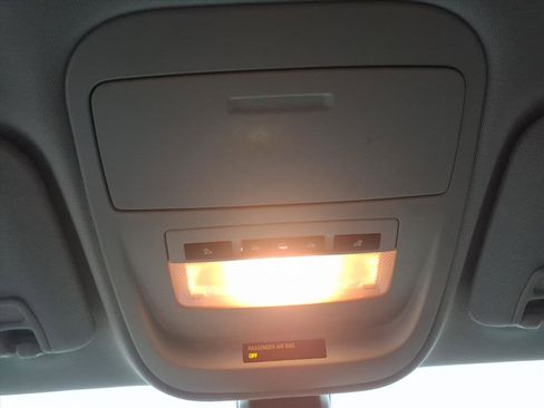 Used 2015 GMC Canyon SLE w/ SLE Convenience Package image 16