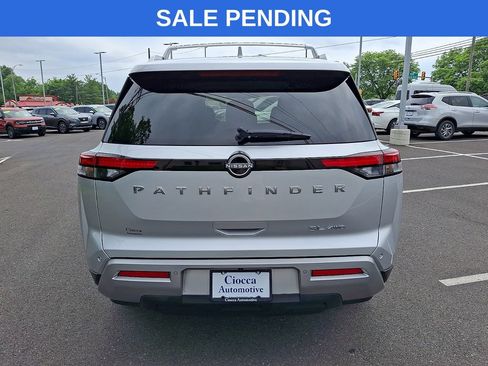 Used 2023 Nissan Pathfinder SL AWD/4WD image 8