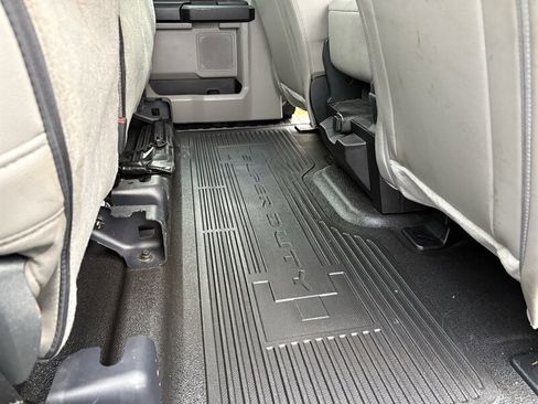 Used 2021 Ford F250 XL w/ Power Equipment Group image 18