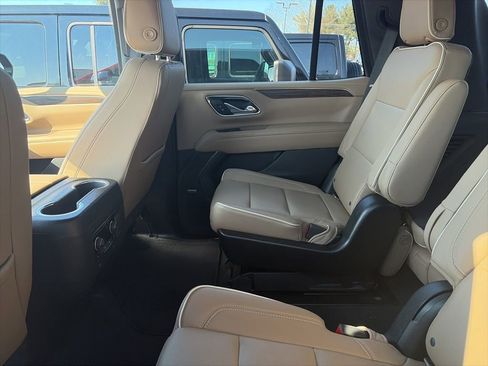 Used 2021 Chevrolet Tahoe Premier w/ Premium Package image 11