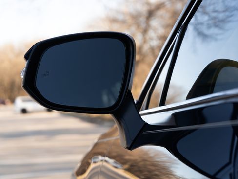 Used 2024 Toyota Venza XLE image 12