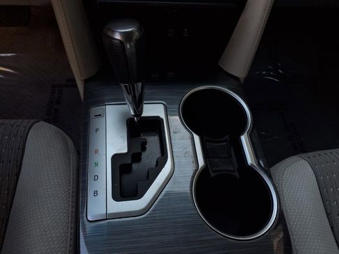 Used 2013 Toyota Camry LE image 10