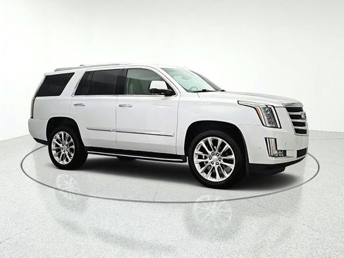 Used 2018 Cadillac Escalade Luxury AWD/4WD image 8