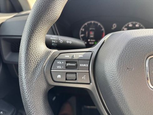 Used 2025 Honda CR-V EX image 16