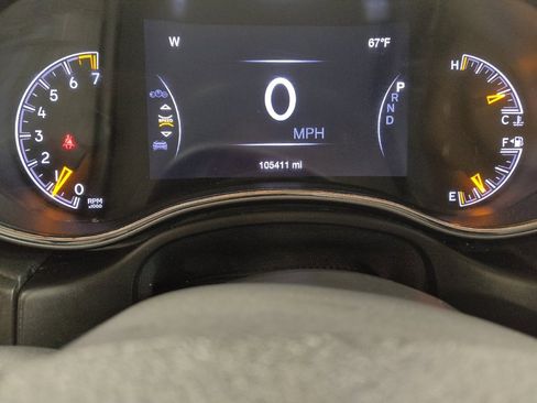 Used 2018 Jeep Grand Cherokee Altitude image 23