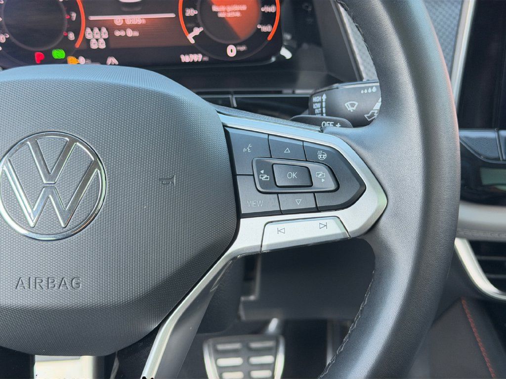 Used 2025 Volkswagen Atlas Peak Edition SE AWD/4WD image 19
