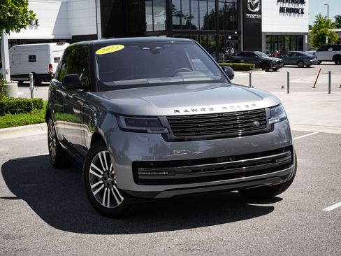 Used 2023 Land Rover Range Rover SE AWD/4WD image 2