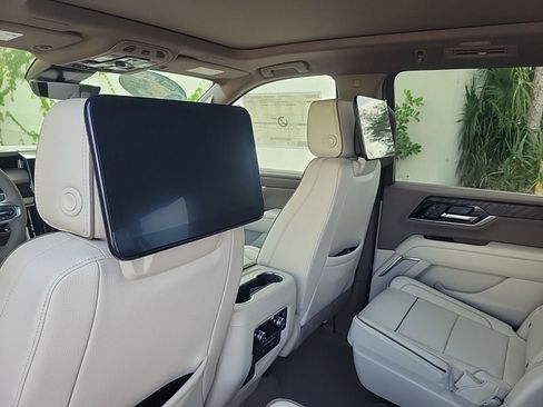 New 2026 GMC Yukon XL Denali w/ Denali Reserve Package AWD/4WD image 12