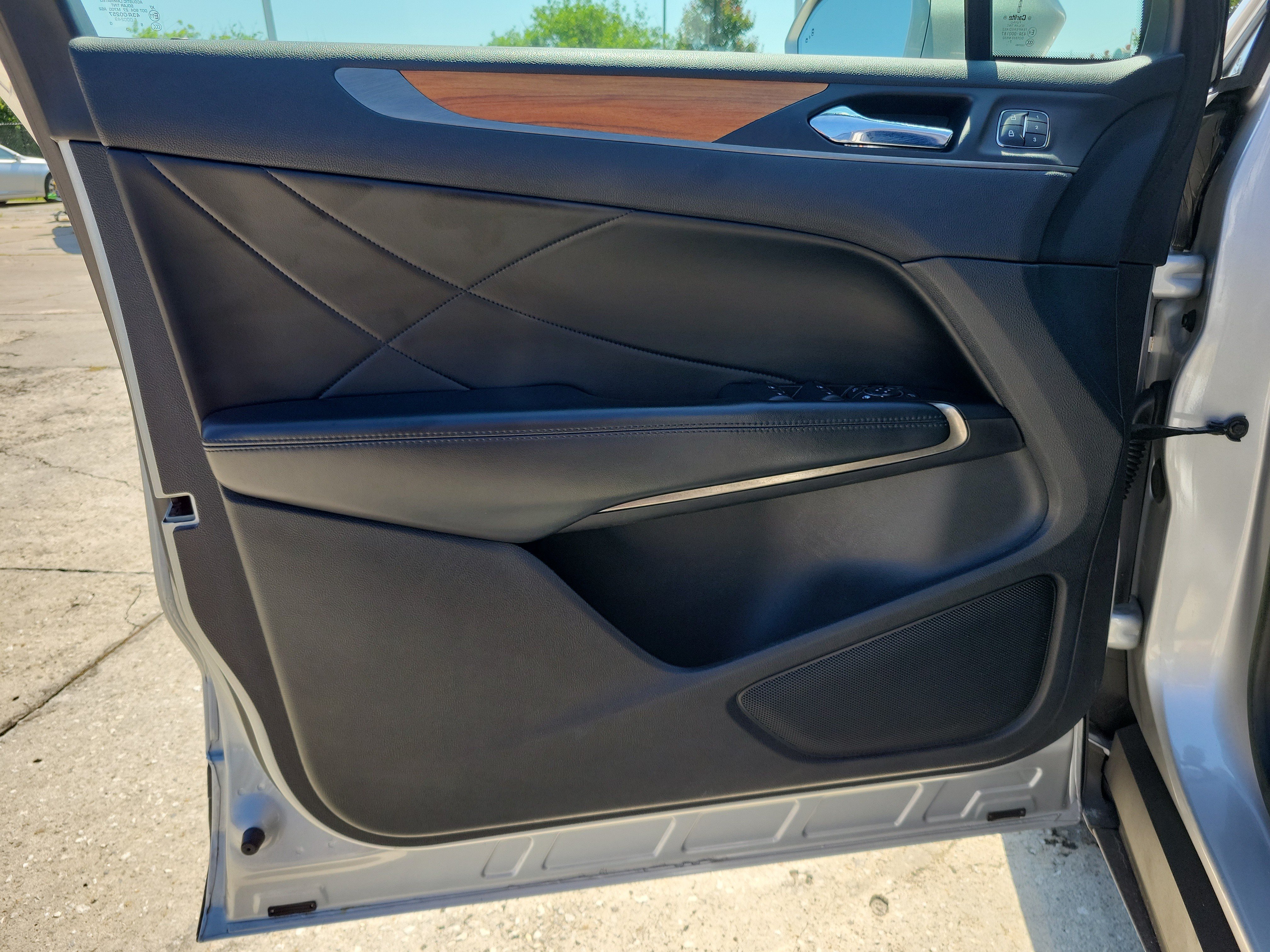Used 2019 Lincoln MKC Reserve FWD image 16