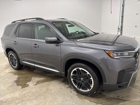 New 2026 Honda Pilot Touring image 3