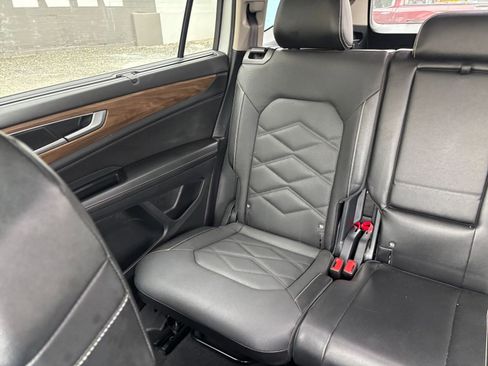 Used 2025 Volkswagen Atlas SE image 36