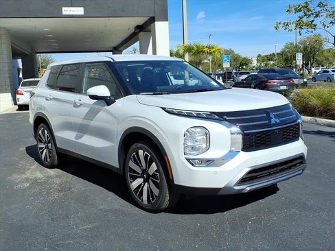 New 2026 Mitsubishi Outlander SE image 7