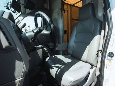 Used 2019 Ford E-350 and Econoline 350 Super Duty image 7