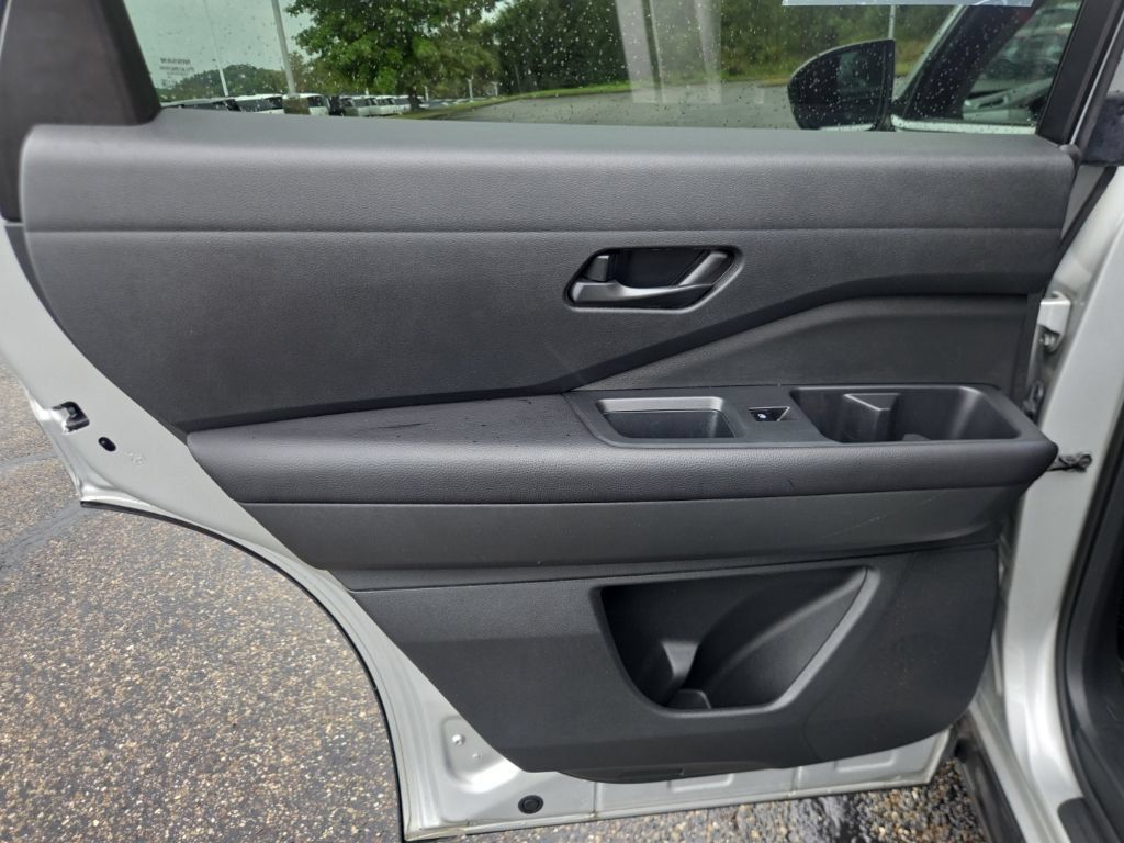 Used 2024 Nissan Pathfinder SV AWD/4WD image 26